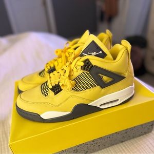 Jordan 4 Retro “Lightning” 2021